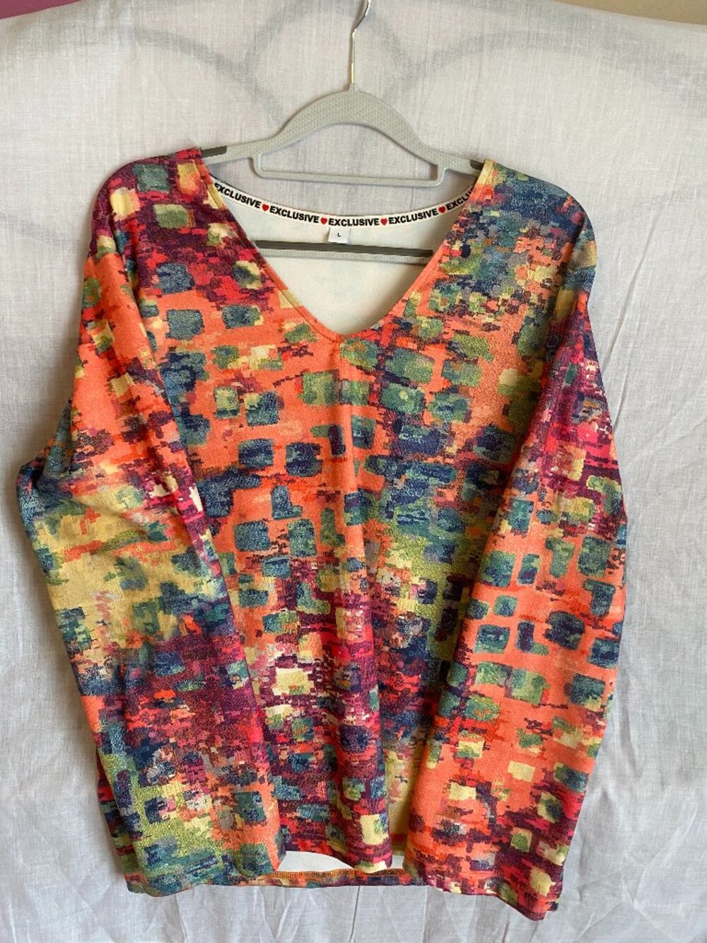 EXCLUSIVE ❤️ Abstract Mosaic Print V-Neck Top Size L Long Sleeve Multicolored
